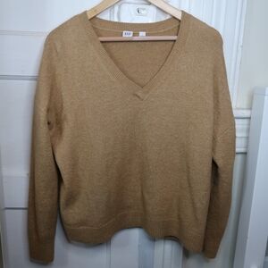 Gap V neck sweater